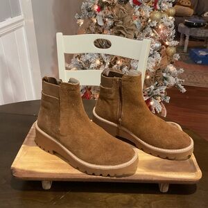 Vaneli Boots, size 8, leather